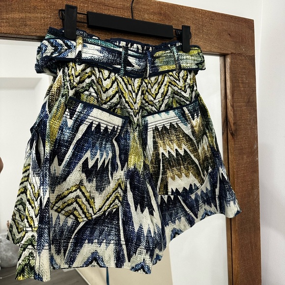 CHUFY Nino Belted Chevron Paperbag Shorts - Picture 10 of 10